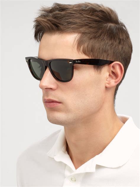 Wayfarer Sunglasses .